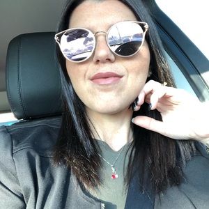 Meet your Posher, Sandra